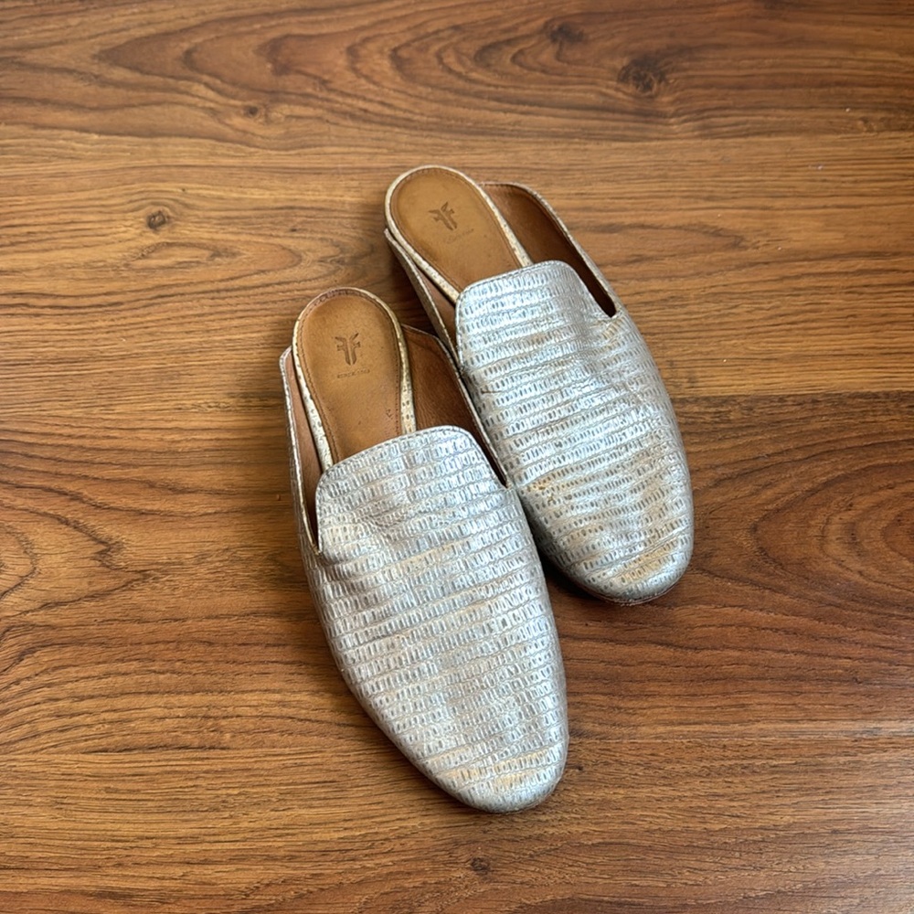 Frye Silver Gold Slip On Perforated Leather Flat Shoes SIze 6.5